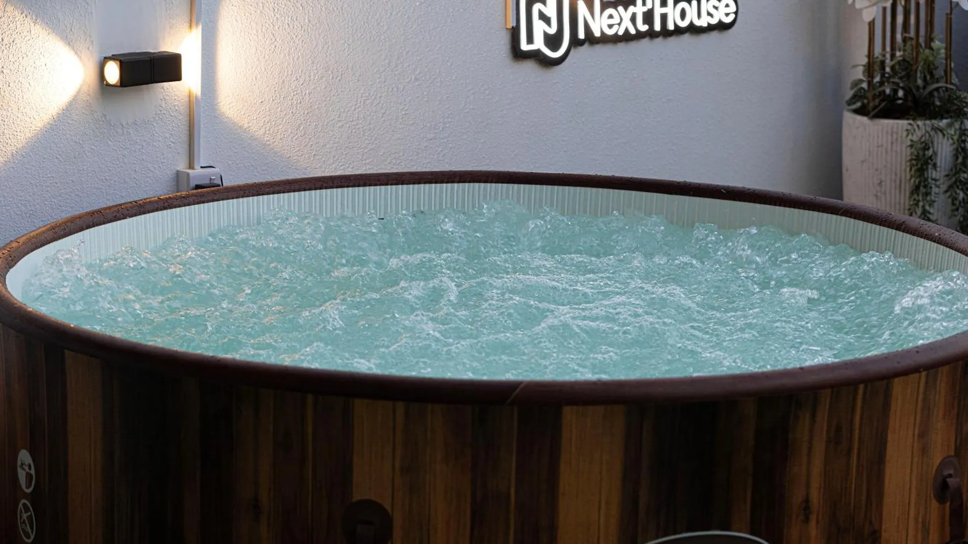Next'House - Downtown Views Host Hostel Dubai