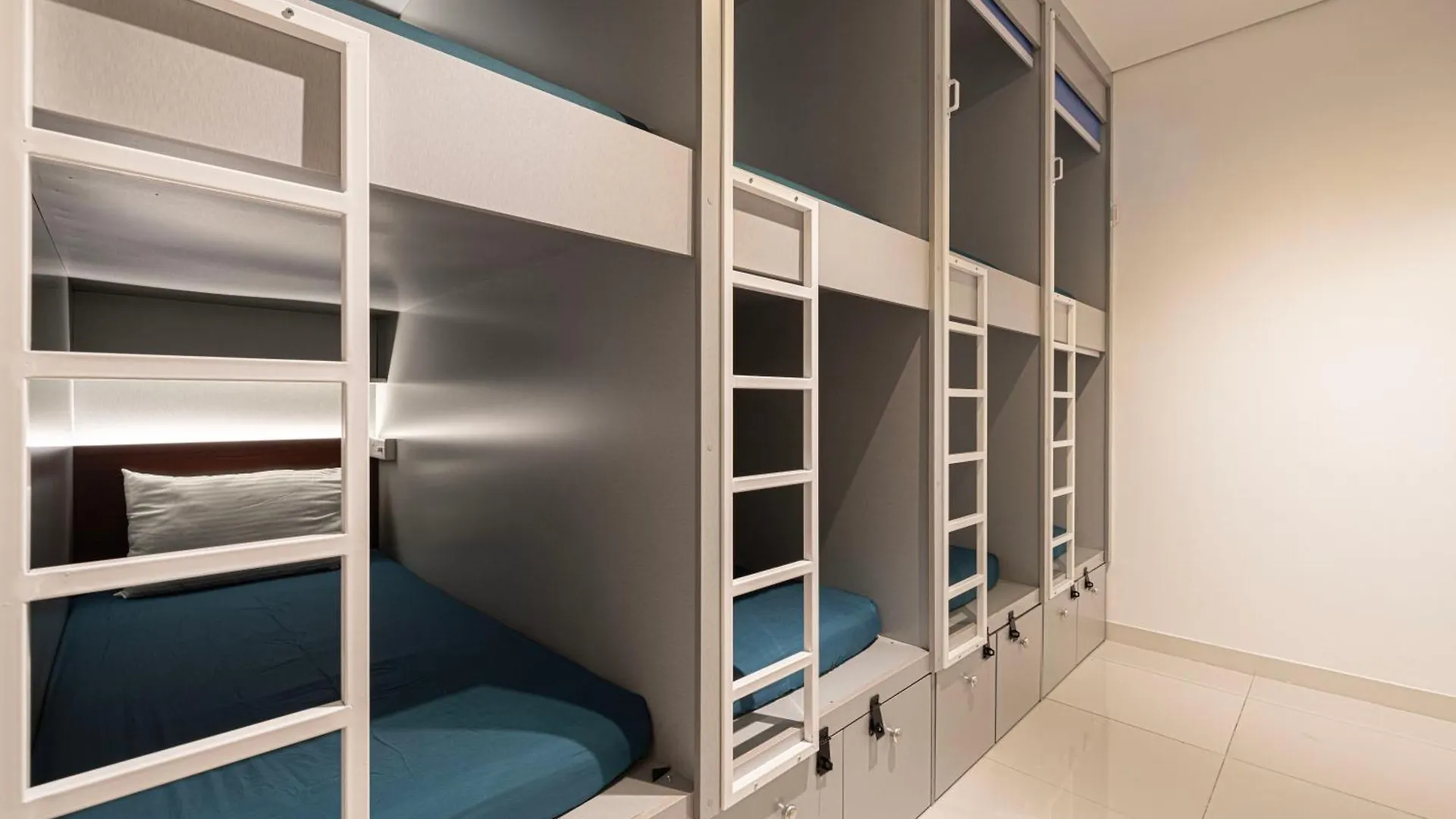 Next'House - Downtown Views Host Hostel Dubai