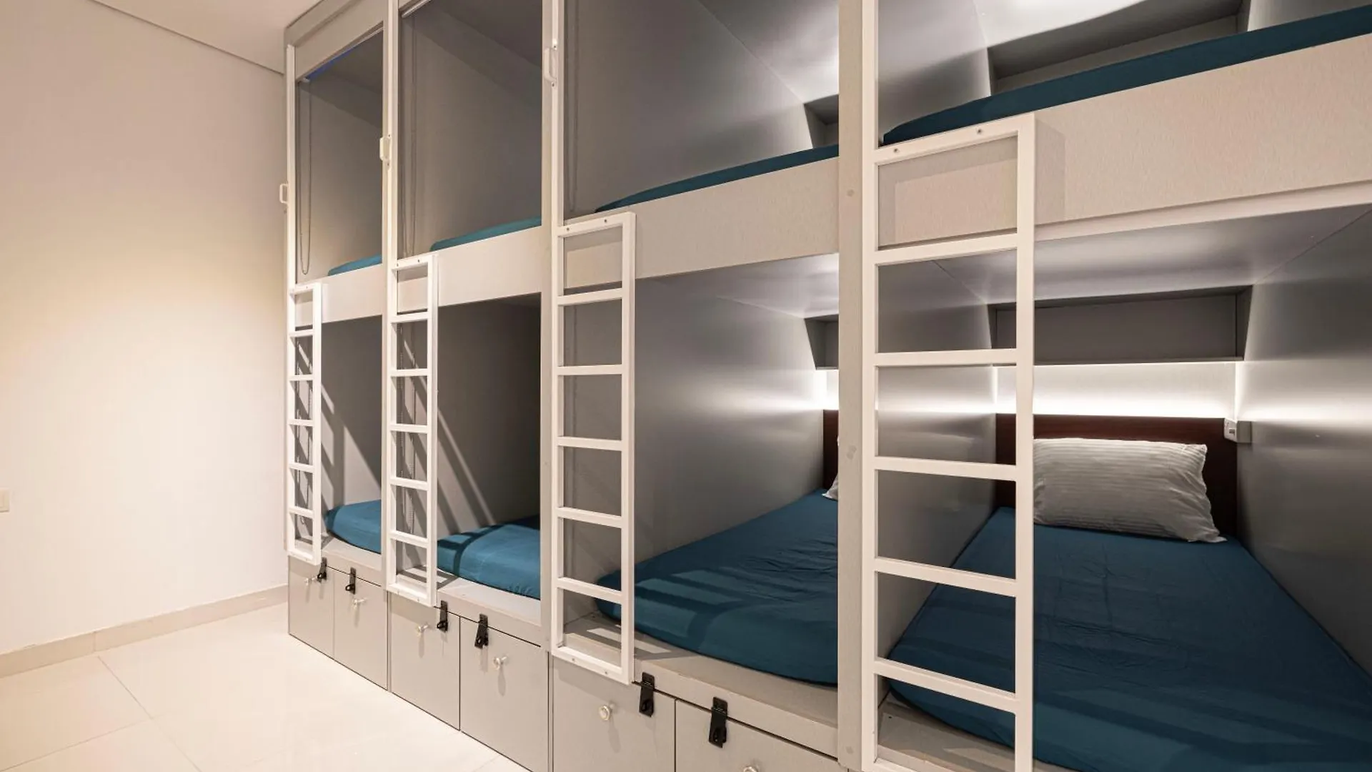 Next'House - Downtown Views Host Hostel Dubai United Arab Emirates